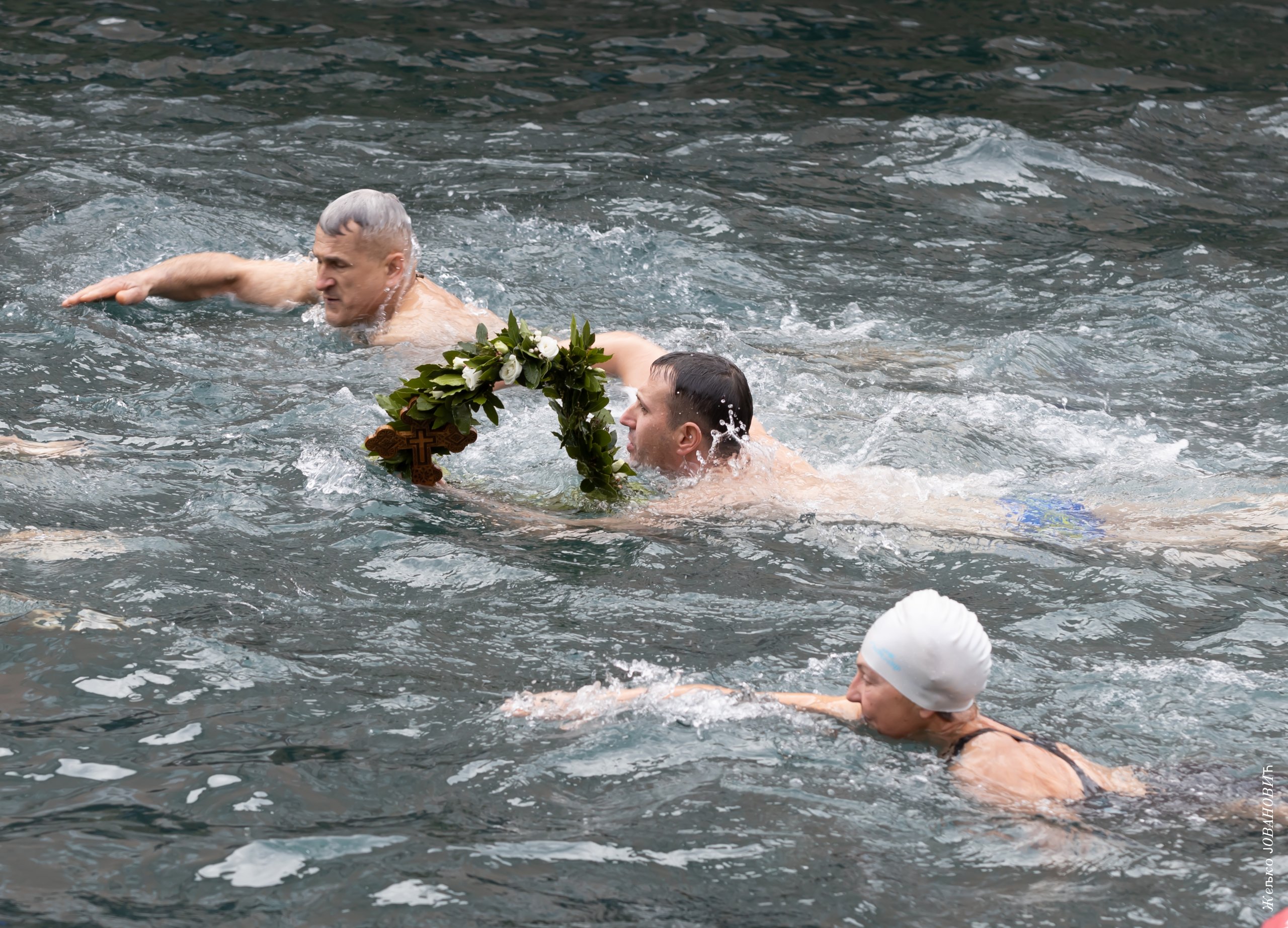 Celebrazione dell’Epifania Ortodossa a Trieste e tuffo dei fedeli per la Santa croce Image